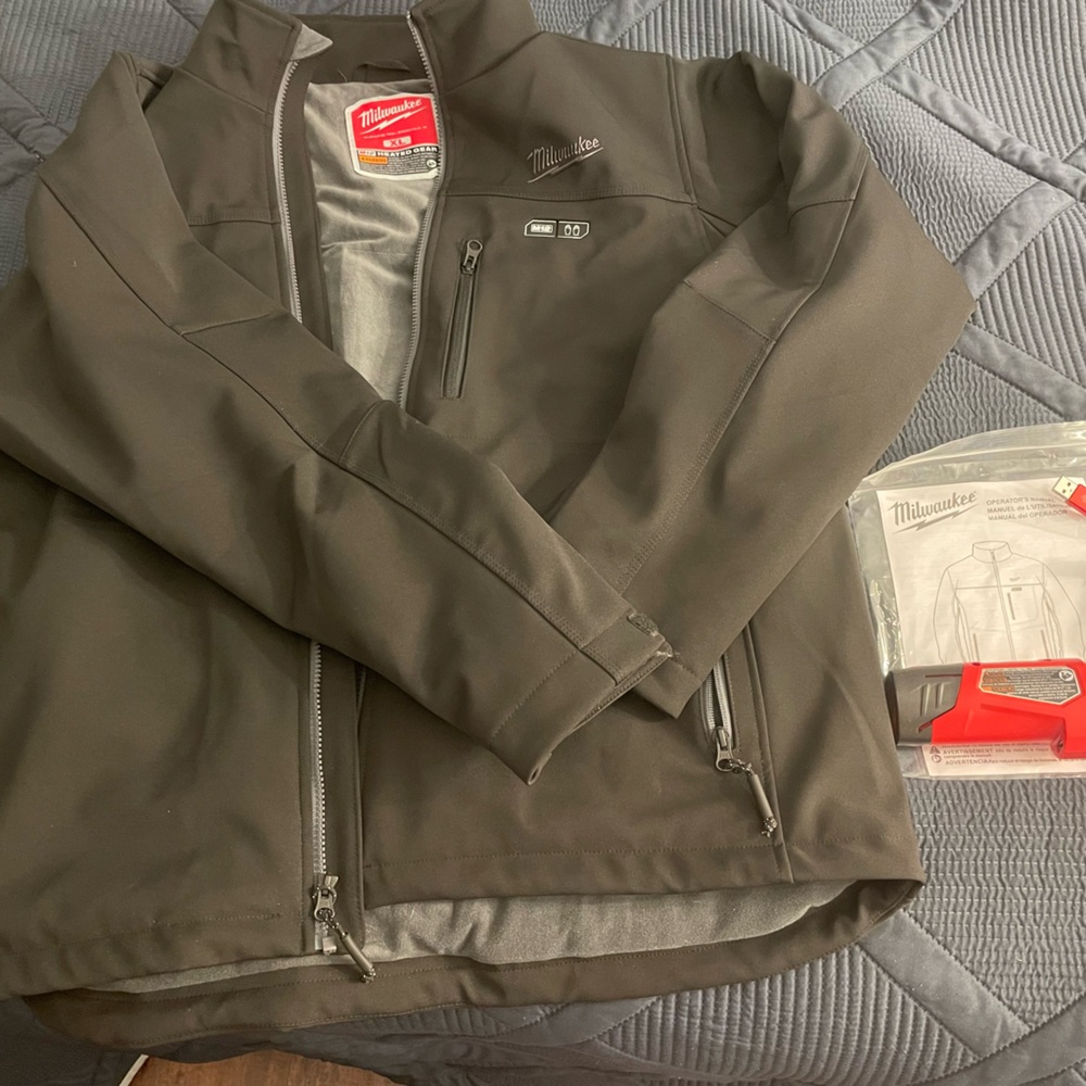 Milwaukee m12 heated gear coat. Black size XL. NEW W/O original box.